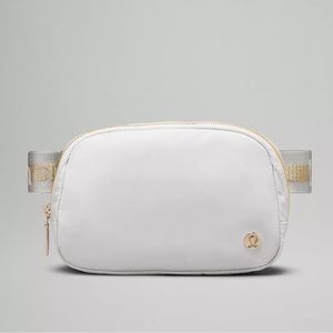 Everywhere belt bag 1L vapor/gold/white